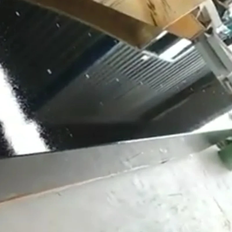 A janya ye mɛtɛrɛ 4 ye ani a janya ye mɛtɛrɛ 0,5 ye drilled insert granite plateforme bɛ ci .